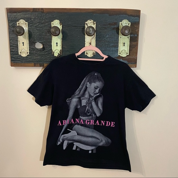 Ariana Grande 2015 Honeymoon Tour Concert T-Shirt Size Medium - Picture 3 of 12